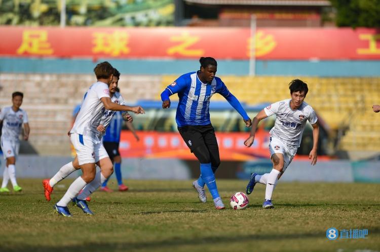 足球报:武汉三镇上赛季主力框架基本留队,4月集中官宣新内援 足球报:武汉三镇上赛季主力框架基本留队,4月集中官宣新内援