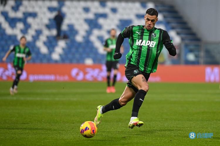 米体:斯卡马卡告知萨索洛他无意去国外踢球,这对米兰和国米有利 米体:斯卡马卡告知萨索洛他无意去国外踢球,这对米兰和国米有利