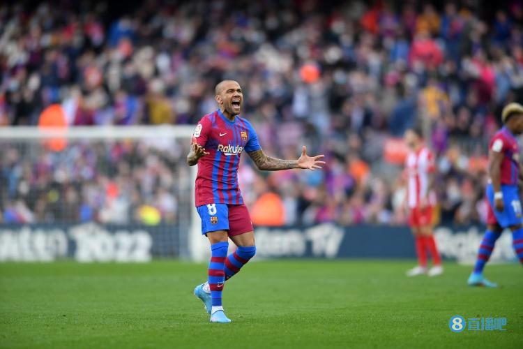 世体:阿尔维斯在巴萨未来仍不确定,哈维将有最终决定权 世体:阿尔维斯在巴萨未来仍不确定,哈维将有最终决定权