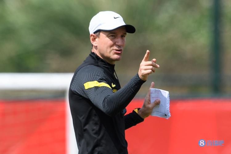 扬科维奇拒绝换对手,U23国足首轮输阿联酋后全队不服气 扬科维奇拒绝换对手,U23国足首轮输阿联酋后全队不服气